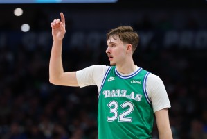 开云娱乐-上一个是杰伦·格林！弗拉格连续4场30+ 76-77赛季以来新秀第5人