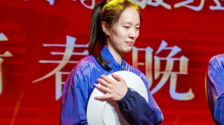 开云入口-泪目！30岁中国女排世界冠军退役：又美又能打，郎平助她跃升