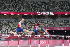 开云在线-美媒：梅奔车队研发奥运冠军钉鞋 黑科技不可忽视