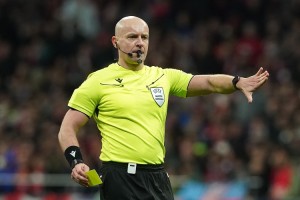 开云APP-利物浦vs加拉塔萨雷次回合裁判：马齐尼亚克担任主裁