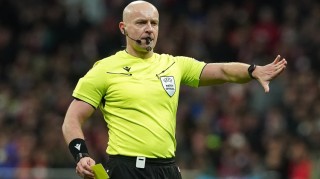 开云APP-利物浦vs加拉塔萨雷次回合裁判：马齐尼亚克担任主裁