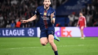 开云APP-K77本场7射2正进1球，3解围2抢断4造犯规，11对抗7成功