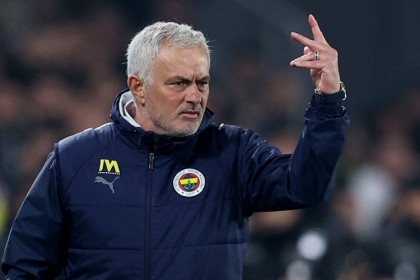 客场10人战平！穆帅：当对方选择死守，无论10人还是11人没区别