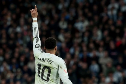 记者：姆巴佩将随队出征曼城，劳尔·阿森西奥因伤缺阵