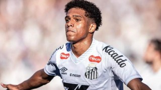 每体：巴萨已放弃引进桑托斯左后卫索萨，球员接近转会热刺