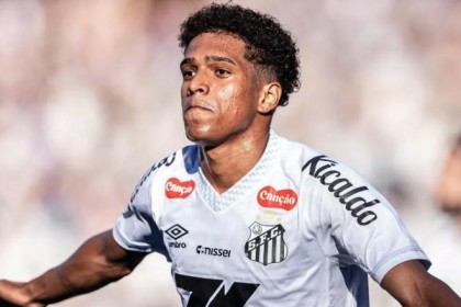 每体：巴萨已放弃引进桑托斯左后卫索萨，球员接近转会热刺