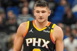 迷失！格雷森-阿伦今日出战17分钟，正负值-16全场最低