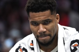 开云在线-又一场无奈的失利！字母哥13中9&amp;罚球14中7空砍25分 有7次失误