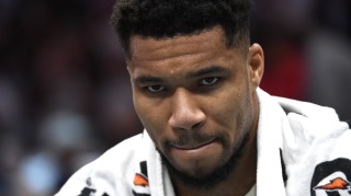 开云在线-又一场无奈的失利！字母哥13中9&amp;罚球14中7空砍25分 有7次失误