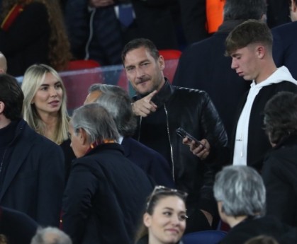 开云-记者：托蒂和罗马正在谈的纯粹是大使职位，未考虑其他主管职务